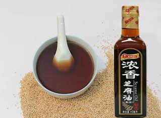 跟隨時代發(fā)展，不做落伍的芝麻油灌裝機
